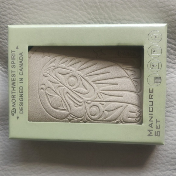 'Eagle' Indigenous Design by Angela Kimble Manicure Set - Picture 4 of 6